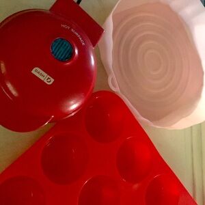 Bundle of 3 items personal waffle maker cupcakes and lining for air fry